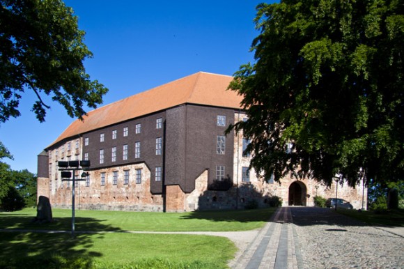 Koldinghus – her set fra Staldgården – badet i smuk solskin. Alle fotos: Lars Pryds